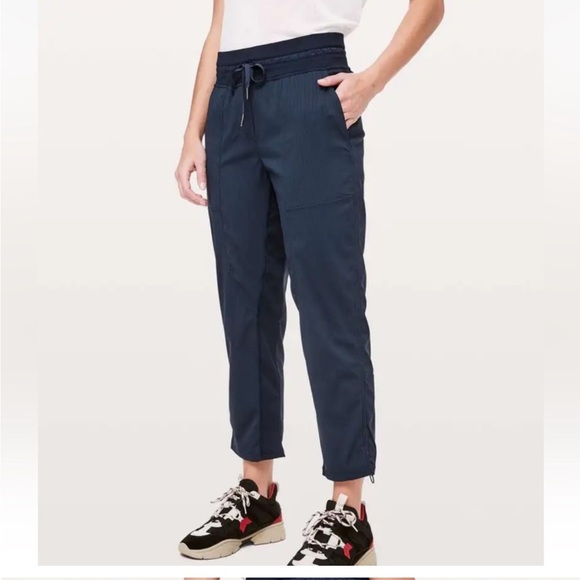 Lululemon woman’s Navy Blue dance studio crops 25” track pants - Picture 1 of 7